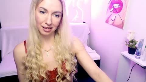 cute_smile_shy online show from April 19, 8:35 am