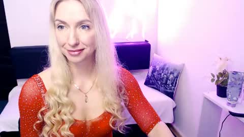 cute_smile_shy online show from May 5, 8:39 pm