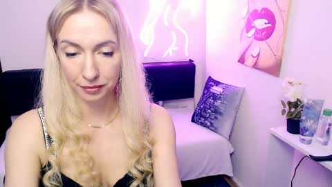 cute_smile_shy online show from May 14, 8:48 pm