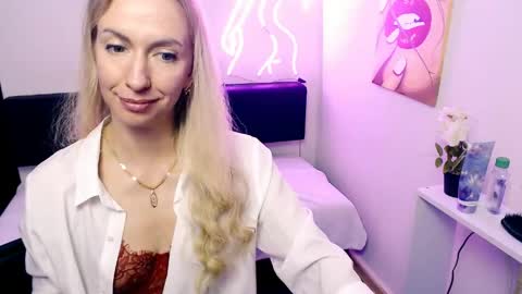 cute_smile_shy online show from May 16, 10:36 am