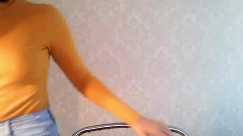 cute_strawberry_ online show from October 9, 8:12 am