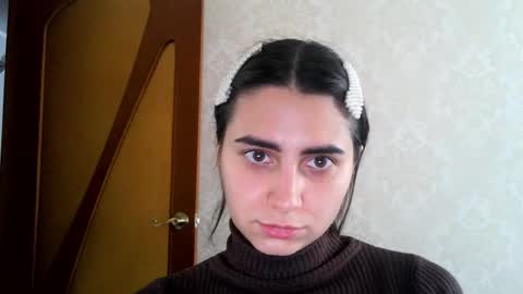 cute_strawberry_ online show from October 19, 7:42 am