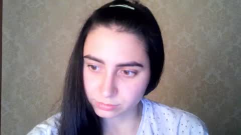 cute_strawberry_ online show from October 28, 6:10 pm