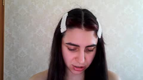 cute_strawberry_ online show from October 31, 9:32 am