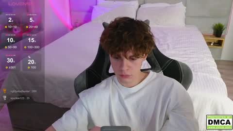 Snapshot of cute_thomas chatting on December 2, 11:40 pm Thomas - online show from December 2, 11:40 pm
