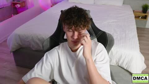 Snapshot of cute_thomas chatting on December 7, 6:04 pm Thomas - online show from December 7, 6:04 pm