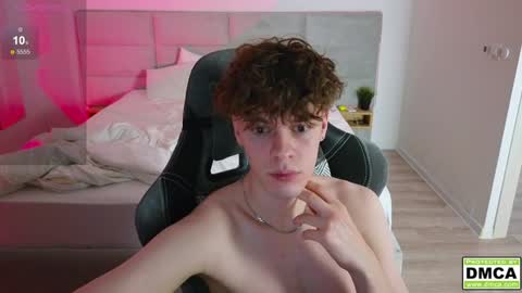Snapshot of cute_thomas chatting on February 1, 3:30 am Thomas - online show from February 1, 3:30 am