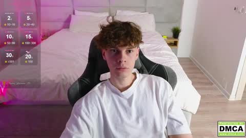 Snapshot of cute_thomas chatting on February 11, 11:44 pm Thomas - online show from February 11, 11:44 pm