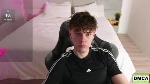 Snapshot of cute_thomas chatting on February 20, 5:07 pm Thomas - online show from February 20, 5:07 pm