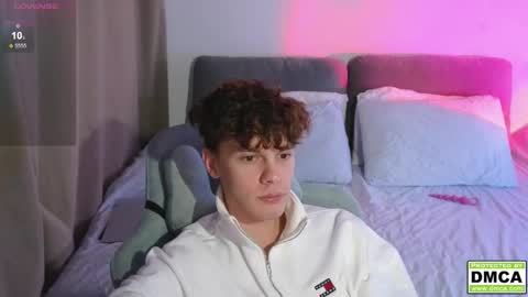 Snapshot of cute_thomas chatting on February 19, 4:03 pm Thomas - online show from February 19, 4:03 pm