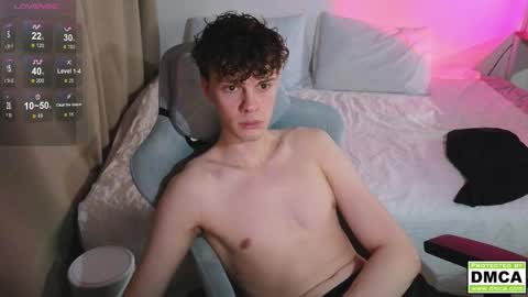 Snapshot of cute_thomas chatting on February 23, 5:43 pm Thomas - online show from February 23, 5:43 pm