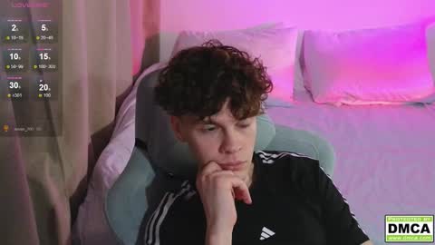 Snapshot of cute_thomas chatting on March 9, 7:29 pm Thomas - online show from March 9, 7:29 pm