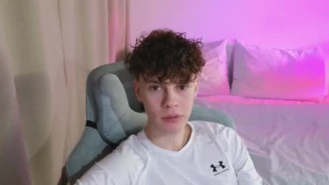 Snapshot of cute_thomas chatting on March 16, 7:51 pm Thomas - online show from March 16, 7:51 pm