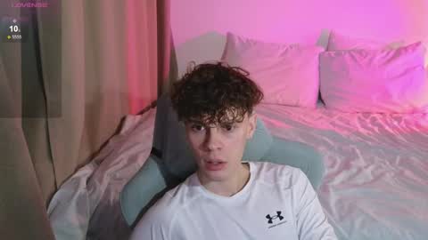 Snapshot of cute_thomas chatting on March 25, 5:52 pm Thomas - online show from March 25, 5:52 pm