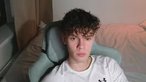 Snapshot of cute_thomas chatting on April 6, 8:32 pm Thomas - online show from April 6, 8:32 pm