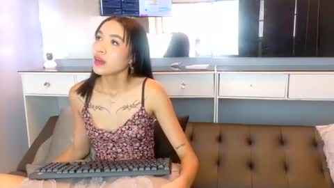 Snapshot of cuteantonella18 chatting on July 24, 5:11 pm Tip us ask our names online show from July 24, 5:11 pm