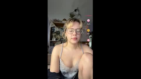Snapshot of cuteasfuck_ chatting on March 2, 10:35 am Amy online show from March 2, 10:35 am