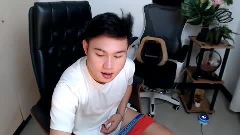 cuteasianlee online show from December 22, 12:35 pm