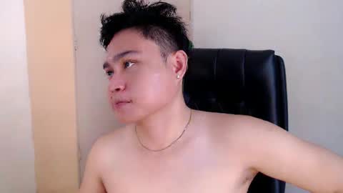 cuteasianlee online show from February 7, 2:37 am
