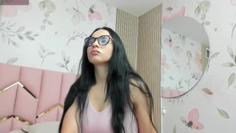 Snapshot of cutebaby4u_ chatting on September 30, 10:53 am Emmy online show from September 30, 10:53 am