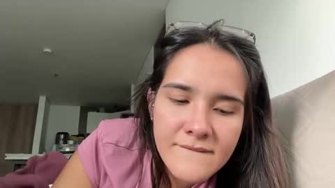 Snapshot of cutebunny_21 chatting on February 19, 10:06 pm CuteBunny 21 online show from February 19, 10:06 pm