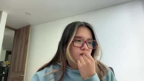 Snapshot of cutebunny_21 chatting on June 24, 7:35 pm CuteBunny 21 online show from June 24, 7:35 pm