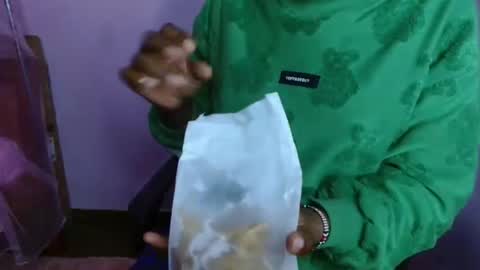 Snapshot of cutebuu chatting on March 6, 9:50 am cutebuu online show from March 6, 9:50 am