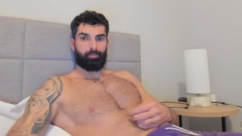 Snapshot of cuteeboy chatting on January 4, 12:37 am cuteeboy online show from January 4, 12:37 am