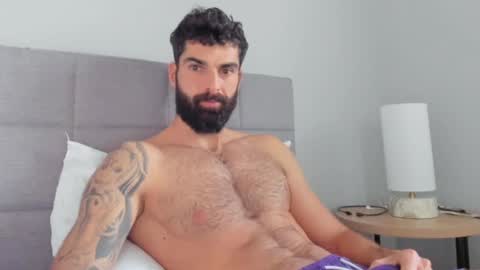 Snapshot of cuteeboy chatting on January 6, 12:35 pm cuteeboy online show from January 6, 12:35 pm