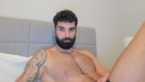 Snapshot of cuteeboy chatting on January 9, 3:47 am cuteeboy online show from January 9, 3:47 am