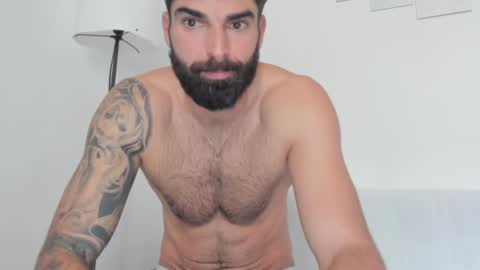 Snapshot of cuteeboy chatting on January 30, 8:32 am cuteeboy online show from January 30, 8:32 am