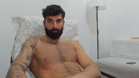 Snapshot of cuteeboy chatting on February 3, 9:39 pm cuteeboy online show from February 3, 9:39 pm