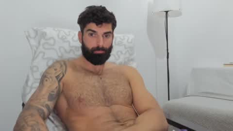 Snapshot of cuteeboy chatting on February 4, 3:36 pm cuteeboy online show from February 4, 3:36 pm