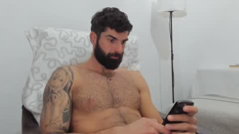 Snapshot of cuteeboy chatting on February 4, 7:44 pm cuteeboy online show from February 4, 7:44 pm