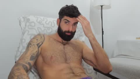 Snapshot of cuteeboy chatting on February 5, 4:36 pm cuteeboy online show from February 5, 4:36 pm