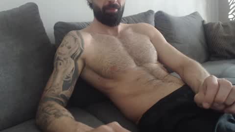 cuteeboy online show from April 24, 5:10 am