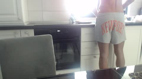cuteeboy online show from May 1, 6:29 am