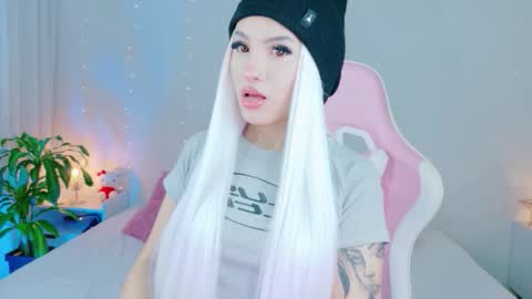 Zoe  online show from March 14, 3:45 am