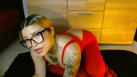 isabella online show from May 22, 1:02 am