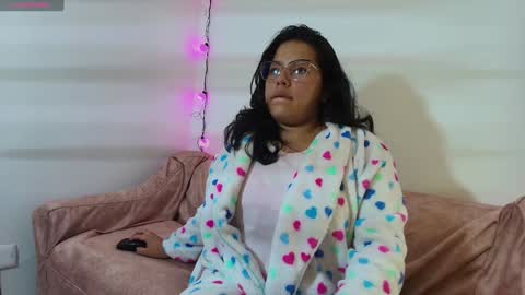 Snapshot of cutejess45 chatting on January 31, 5:51 am tell me jess online show from January 31, 5:51 am