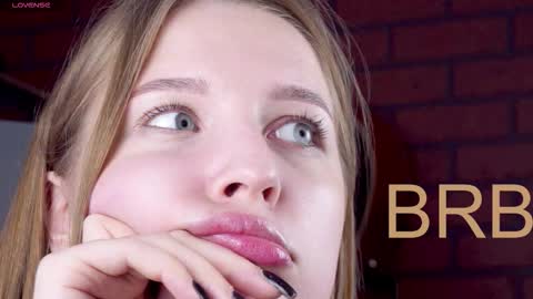 Snapshot of cutemousee chatting on November 7, 6:13 am Rina online show from November 7, 6:13 am