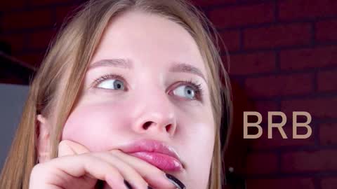 Snapshot of cutemousee chatting on November 23, 8:25 am Rina online show from November 23, 8:25 am