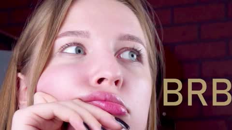 Snapshot of cutemousee chatting on November 24, 5:29 am Rina online show from November 24, 5:29 am