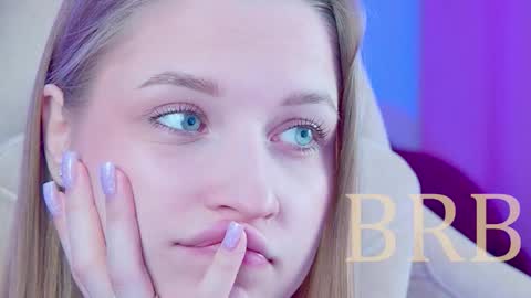 Snapshot of cutemousee chatting on December 1, 5:01 am Rina online show from December 1, 5:01 am