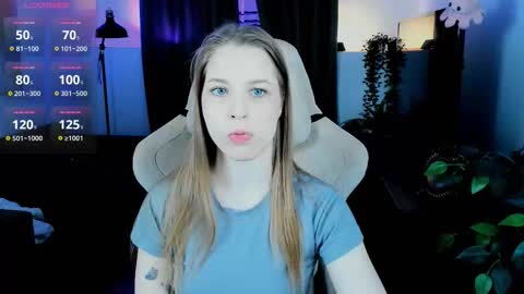 Snapshot of cutemousee chatting on December 16, 11:37 am Rina online show from December 16, 11:37 am