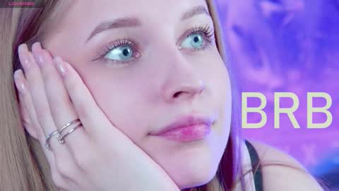 Snapshot of cutemousee chatting on February 3, 5:27 am Rina online show from February 3, 5:27 am