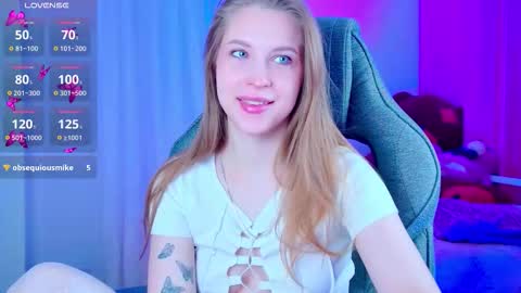 Snapshot of cutemousee chatting on February 11, 5:45 am Rina online show from February 11, 5:45 am