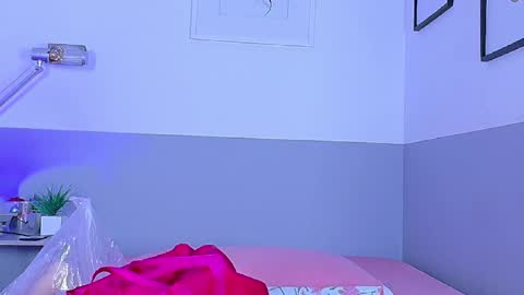 cutepetitee online show from January 12, 7:52 pm