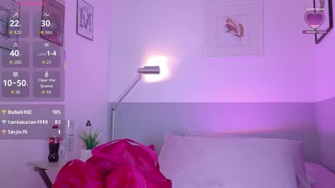 cutepetitee online show from May 18, 7:41 pm