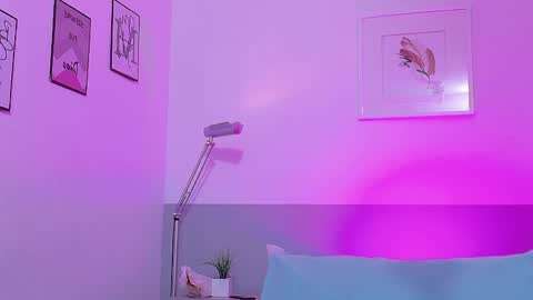 cutepetitee online show from May 19, 7:20 pm